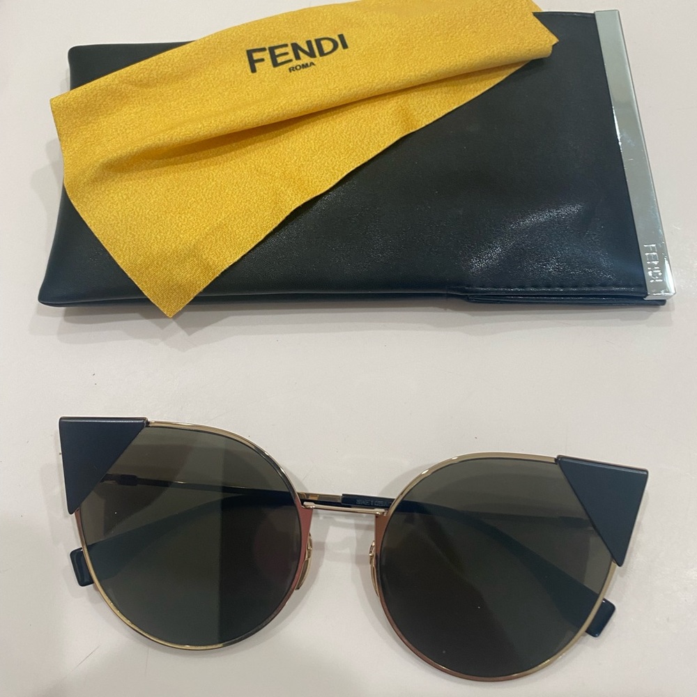 Fendi Cat Eye sunglasses Lei FF 0190/S